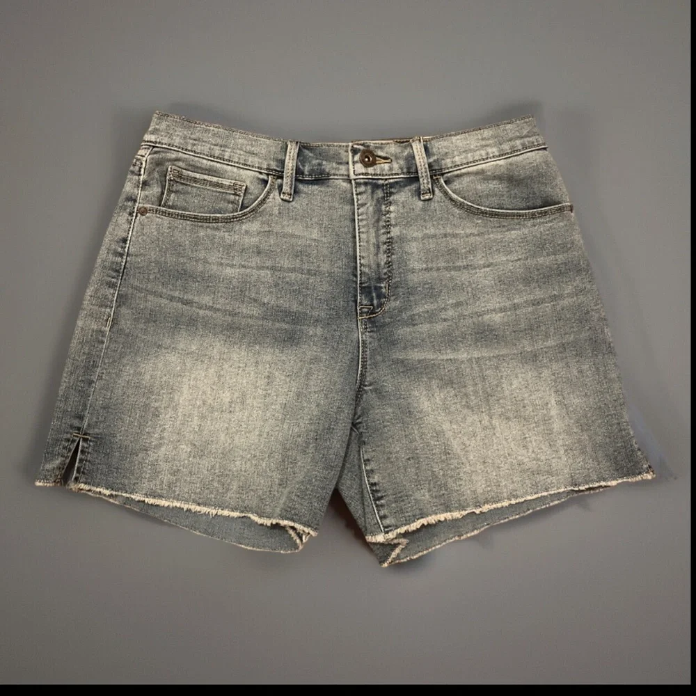 Jessica Simpson Ladies Denim High Rise Side Slit Relaxed Short Fringe Cut Sz 6